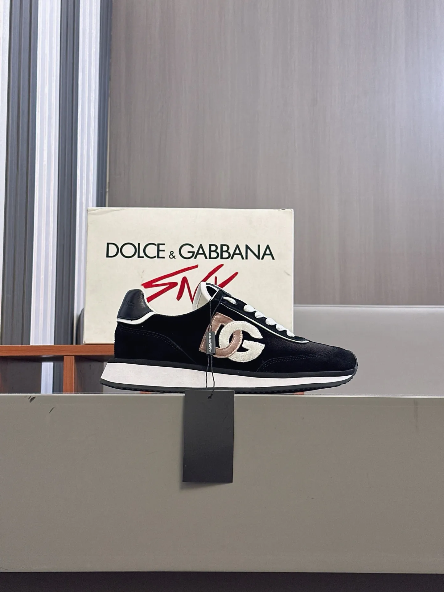 💰700••New arrivals••Dolce&Gabbana••DG✔️High-end men’s sports•casual shoes. Original goods from top counters. Original imported cowhide, multi-material splicing design ➕Imported cowhide lining, cowhide feet ➕Original T men's shoes 💰R elastic outsole.  Size: 39-44 (38, 45 customized)